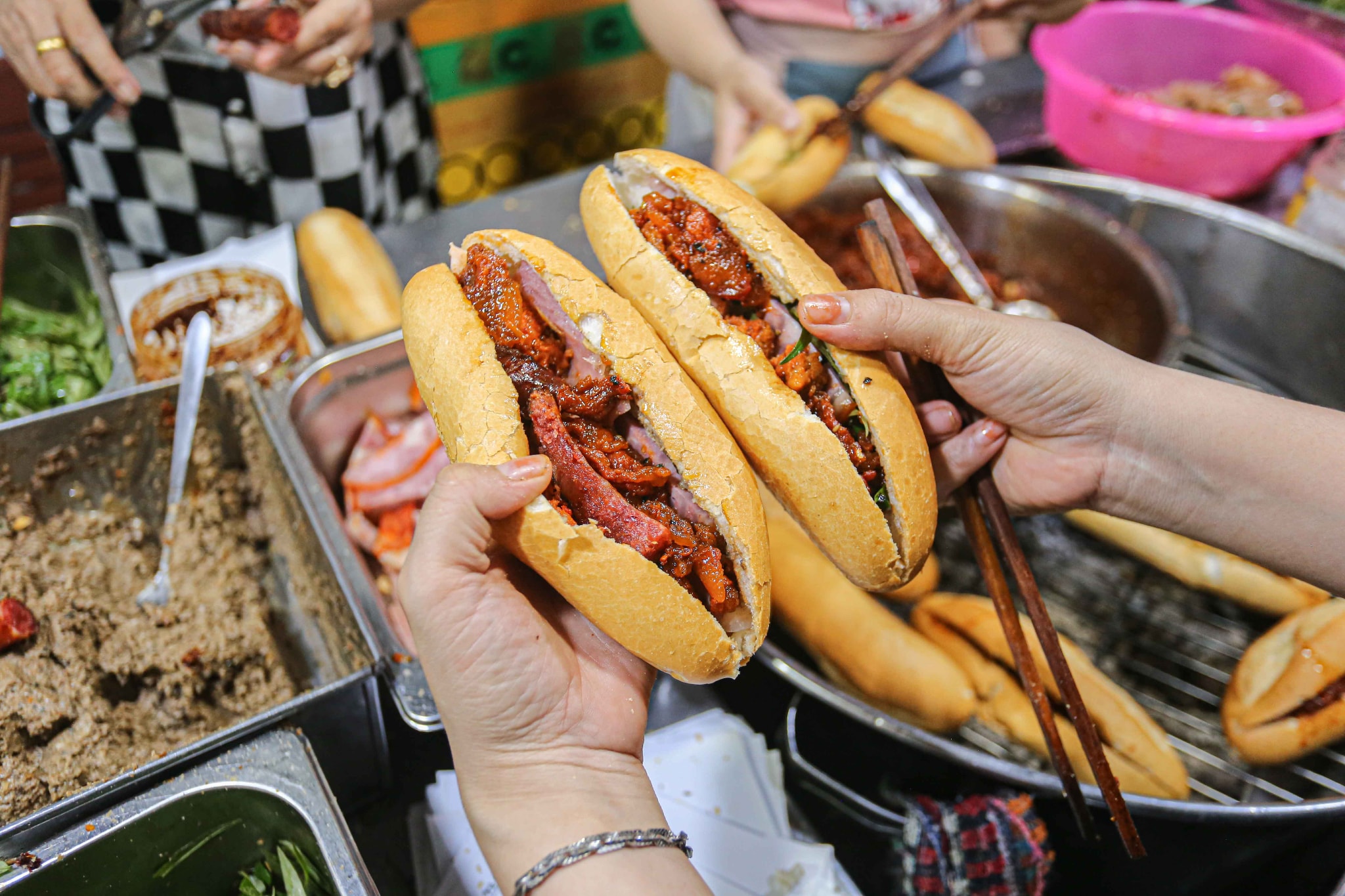 Bánh mì Trường Tiền O Tho